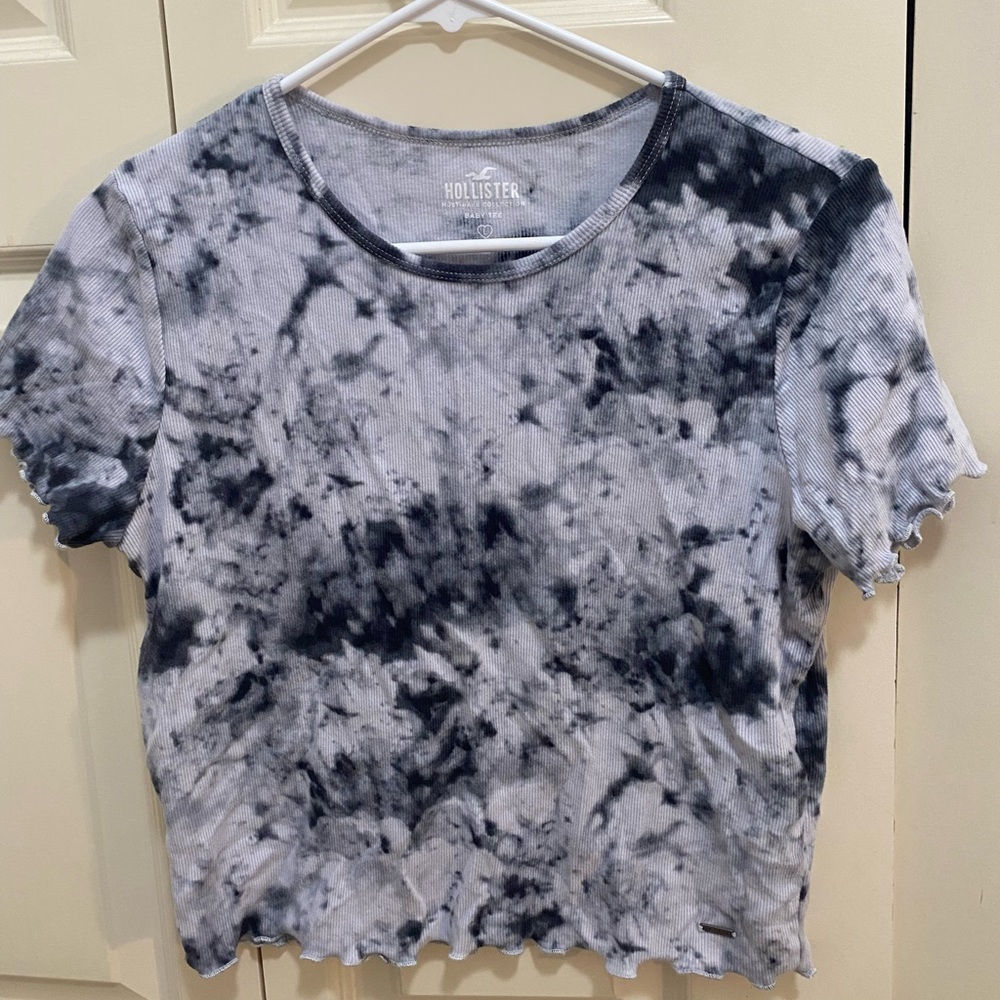 Hollister Short Sleeve Baby Tee Crop Top